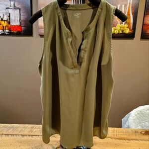 🦄 3 for $15 Loft sleeveless top